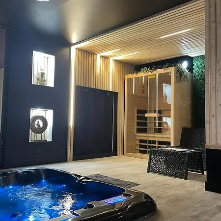 La Jacuzzi Et Sauna Privatif Hotel del amor *