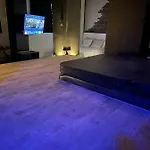 La Jacuzzi Et Sauna Privatif Отель для свиданий
