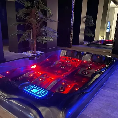 Motel para Casais La Jacuzzi Et Sauna Privatif *