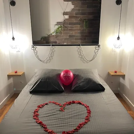 Отель для свиданий La Jacuzzi Et Sauna Privatif Гренобль