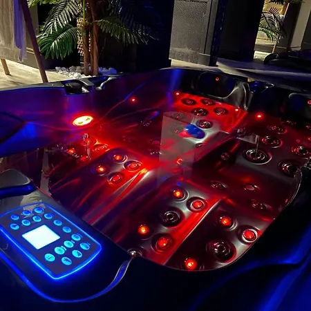 Отель для свиданий La Jacuzzi Et Sauna Privatif *