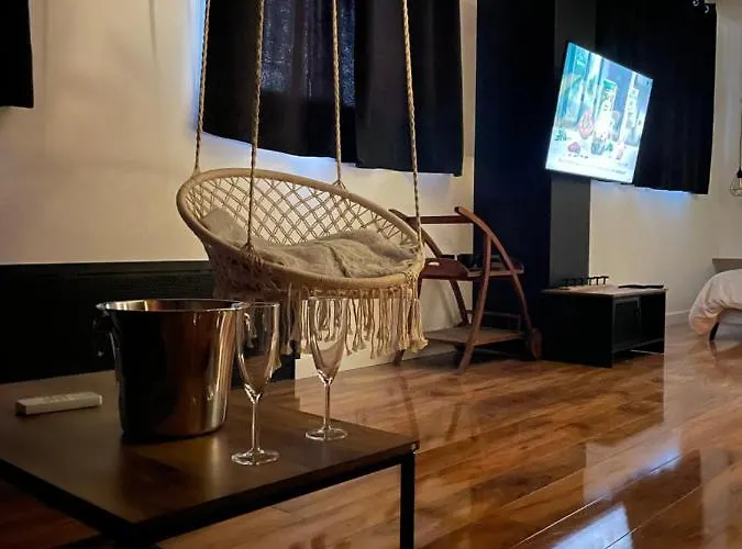 La Jacuzzi Et Sauna Privatif Hotel miłości *