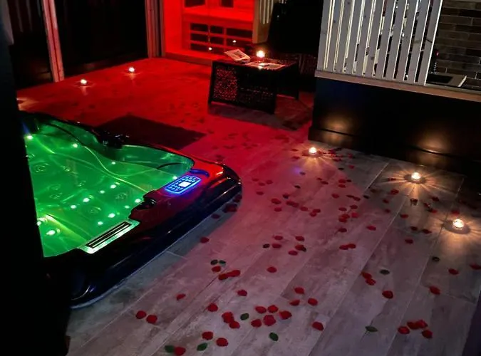 La Jacuzzi Et Sauna Privatif * גרנובל