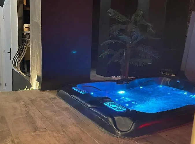 La Jacuzzi Et Sauna Privatif מלון אהבה *