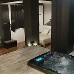 La Jacuzzi Et Sauna Privatif Grenoble