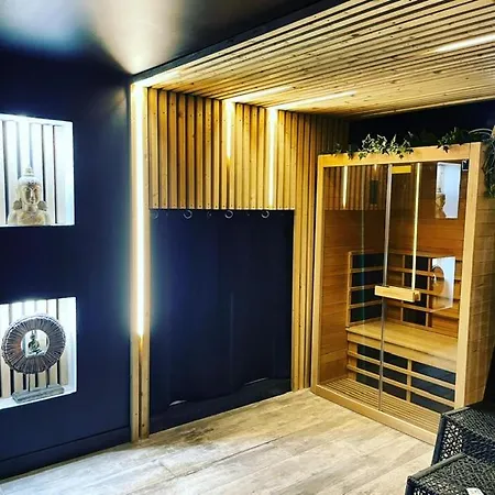 La Jacuzzi Et Sauna Privatif Yetişkin Oteli *