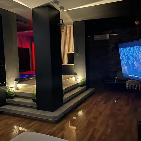 La Jacuzzi Et Sauna Privatif Yetişkin Oteli *